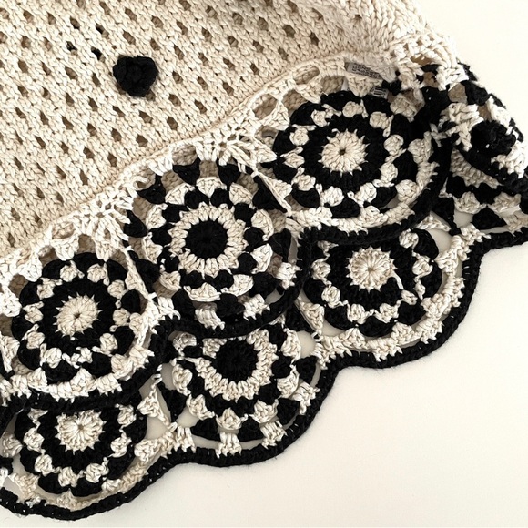Zara Floral Crochet Crop Top in Ecru and Black - Picture 9 of 10
